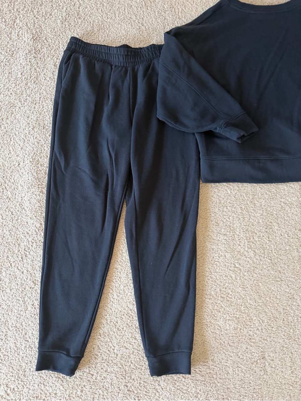 Women’s Jogger Set - Picture 4 of 9